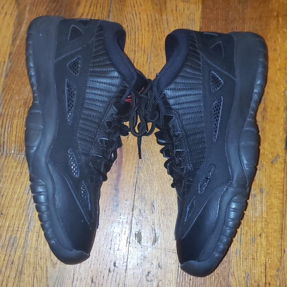 Air Jordan's 11 retro - Picture 3 of 7